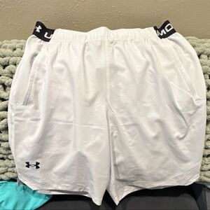 Under Armour Men's Light Gray Athletic Shorts